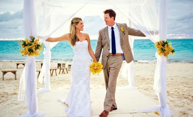 Фото свадьбы на берегу Бали